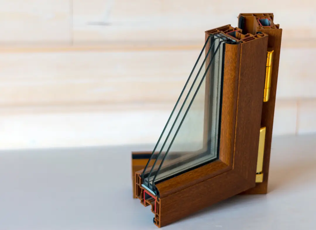 Installation de fenêtre en bois sur mesure Grenade